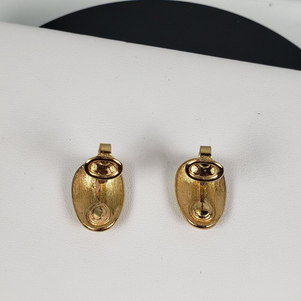 Vintage Crown Trifari 60s MCM White Enamel Egg Shape Gold Tone Clip On Earrings - Picture 11 of 12